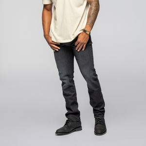 The model is 6'1" and is wearing a size 32x32.
