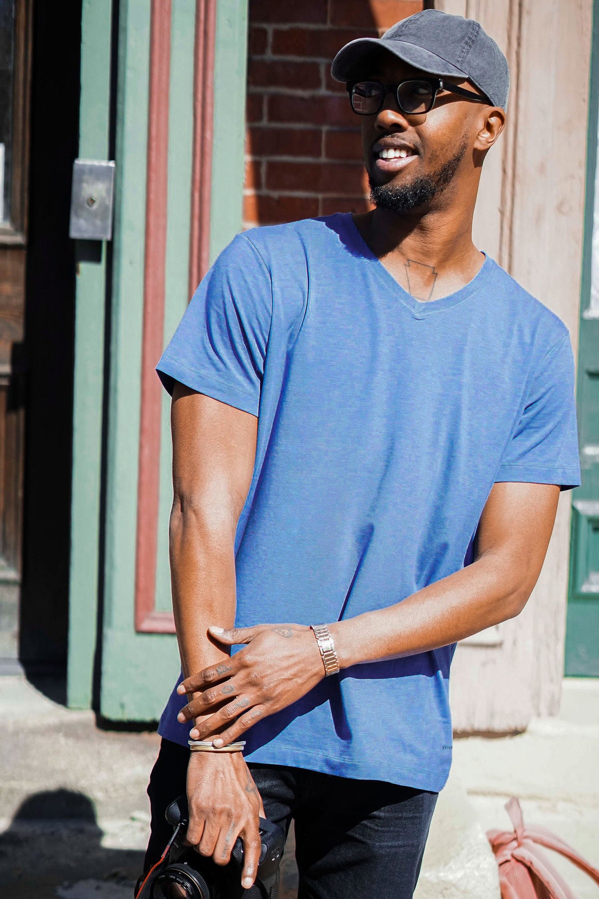The Standard V-neck - Revtown