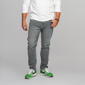 The model is 5'11" and is wearing a size 32x30.