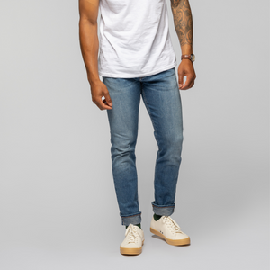 The model is 6'1" and is wearing a size 32x32.
