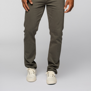 The model is 6'1" and is wearing a size 32x32.