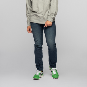 The model is 6'1" and is wearing a size 32x32.