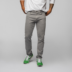 The model is 6'1" and is wearing a size 32x32.