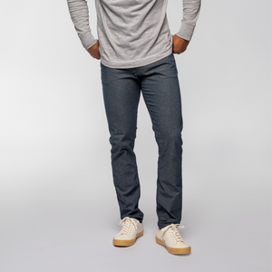 The model is 6'1" and is wearing a size 32x32.