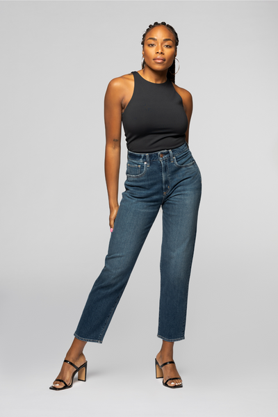 The model is 5'6" and weighs 127 lbs. She is wearing her true size 26.