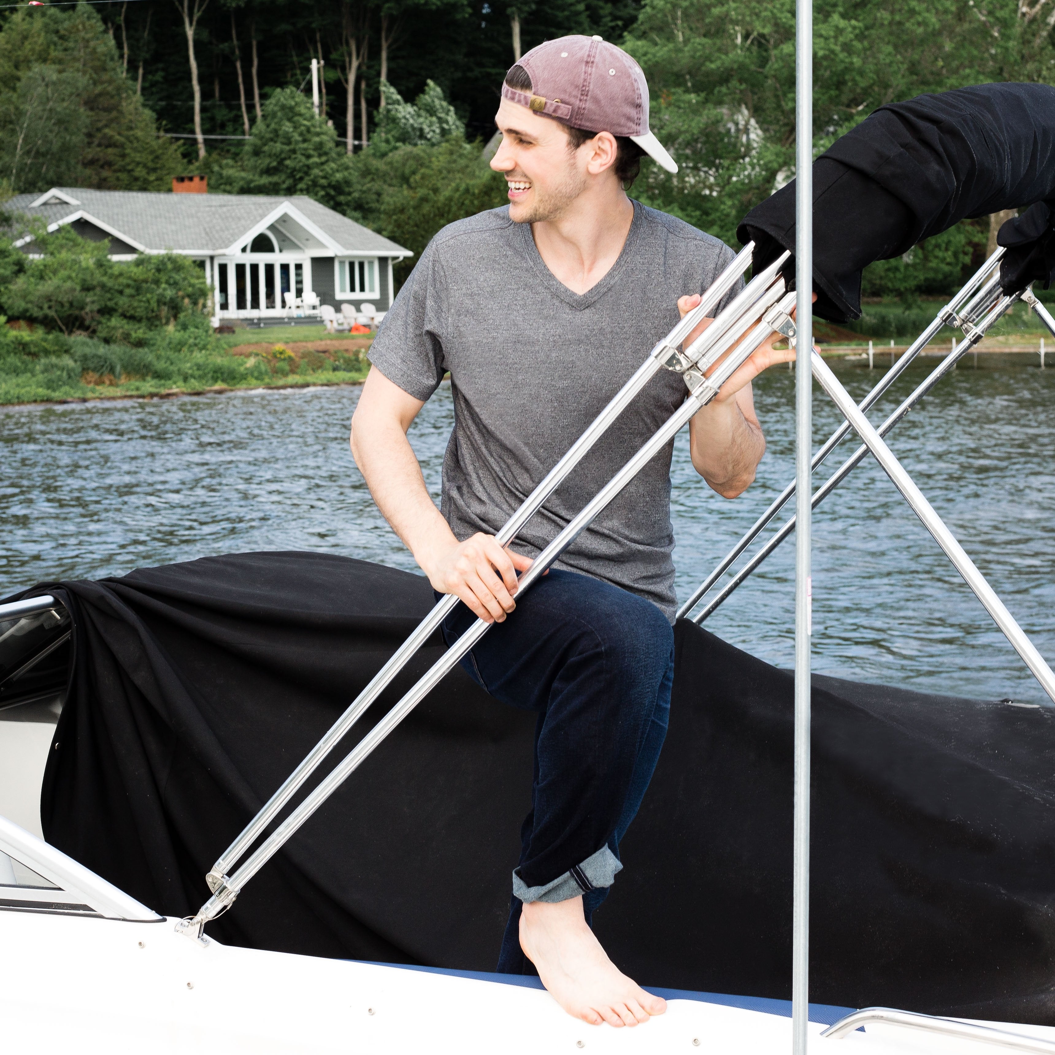 The Standard V-neck - Revtown