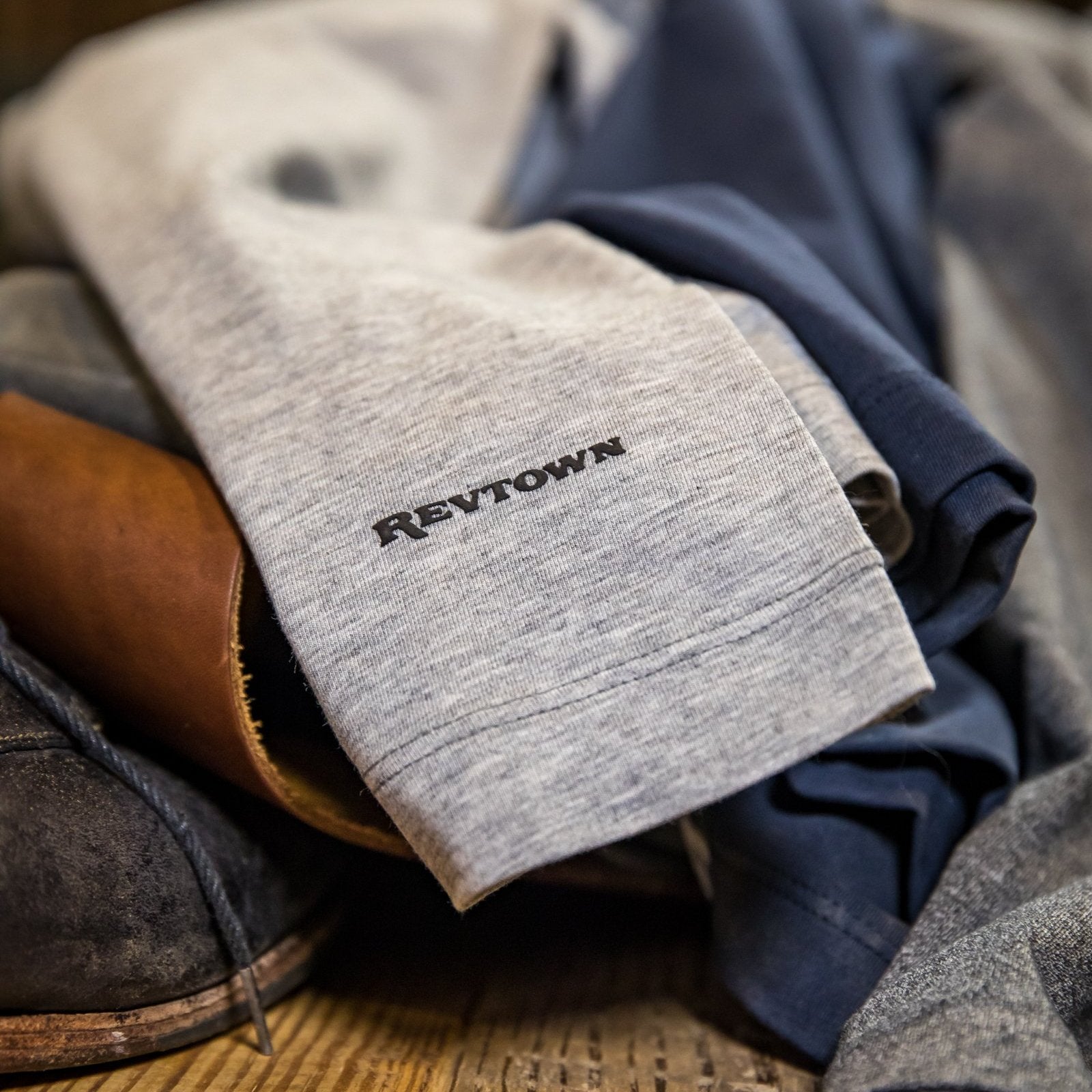 The Standard V-neck - Revtown