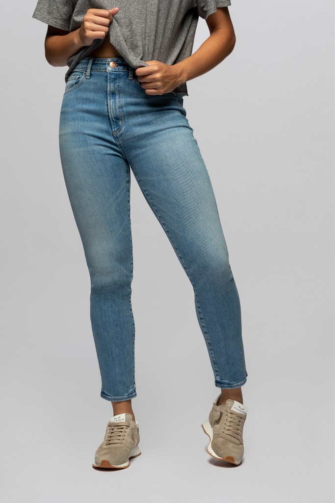 The model is 5'8