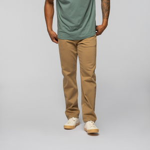 The model is 6'1" and is wearing a size 32x32.