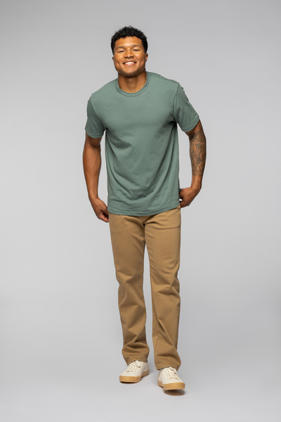 The model is 6'1" and is wearing a size 32x32.