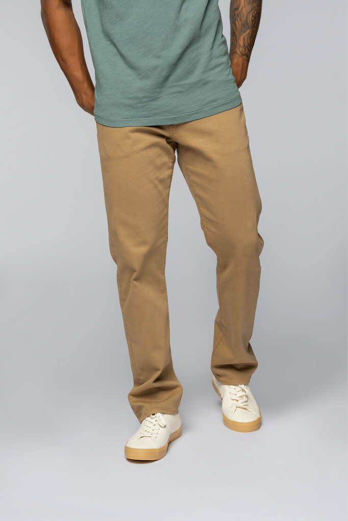 The model is 6'1