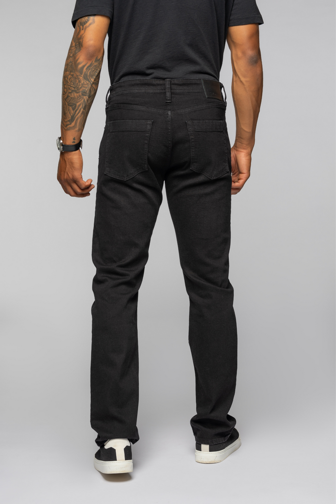 The model is 6'1