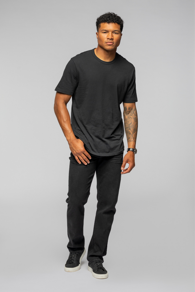 The model is 6'1