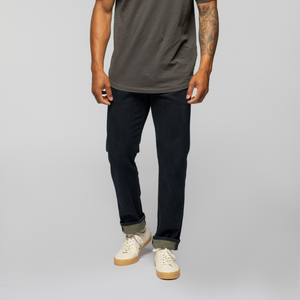 The model is 6'1" and is wearing a size 32x32.