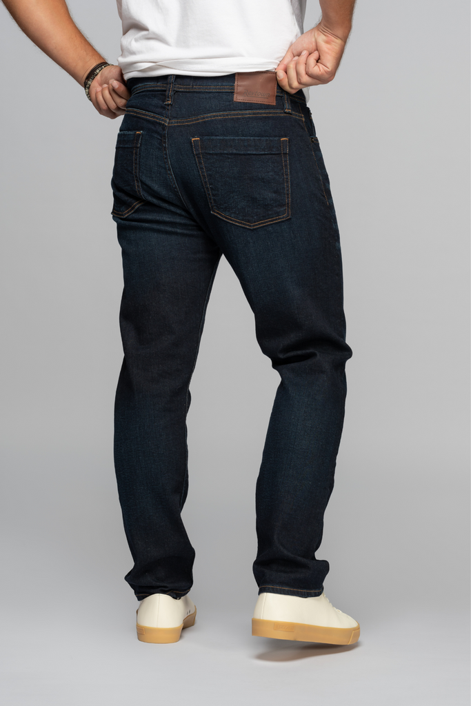 The model is 5'11
