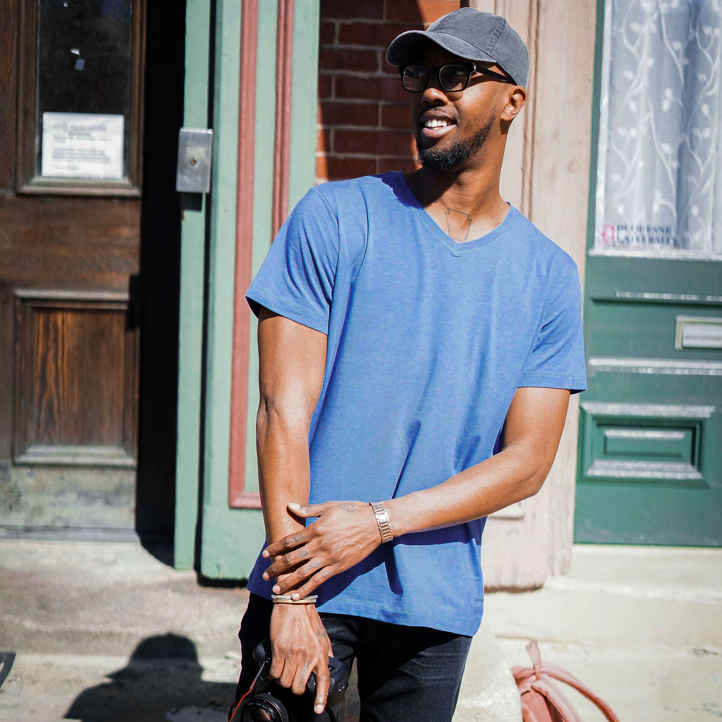 The Standard V-neck - Revtown