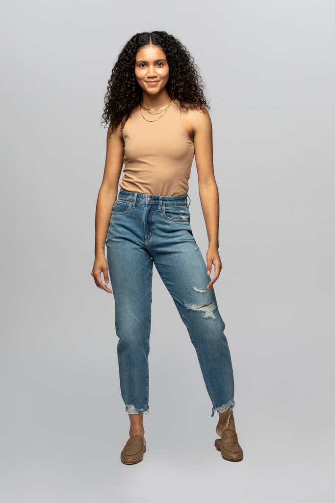 The model is 5'8