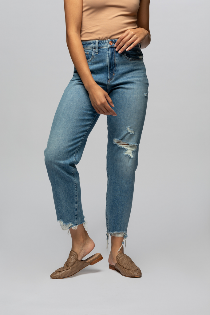 The model is 5'8