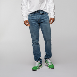 The model is 6'1" and is wearing a size 32x32.