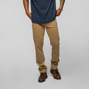 The model is 6'1" and is wearing a size 32x32.