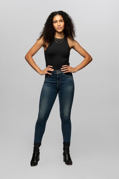 The model is 5'8", 138 lbs and wearing her true size 27R.