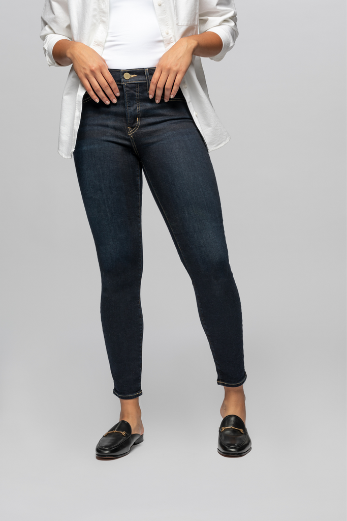 The model is 5'8