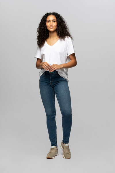 The model is 5'8", 138 lbs and wearing her true size 27R.