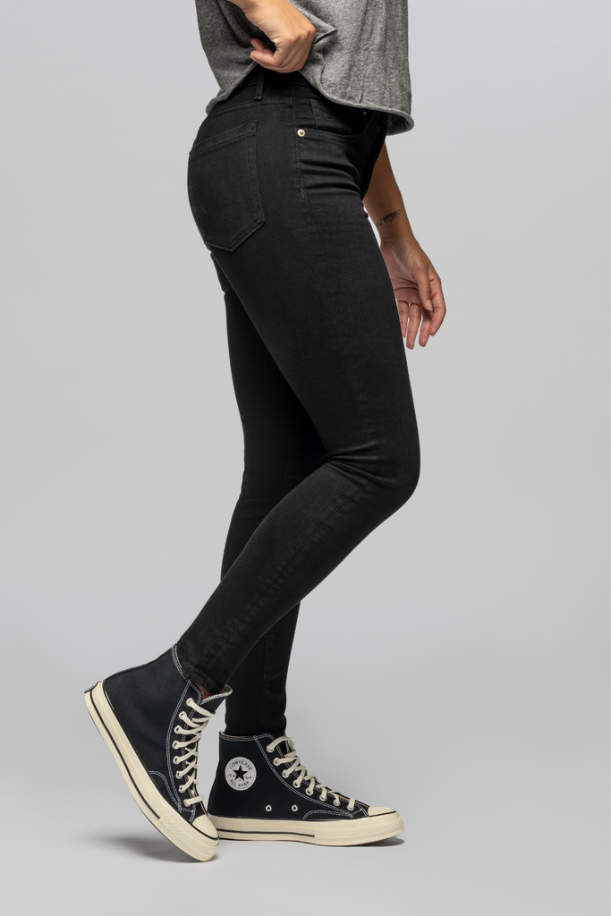 The model is 5'8