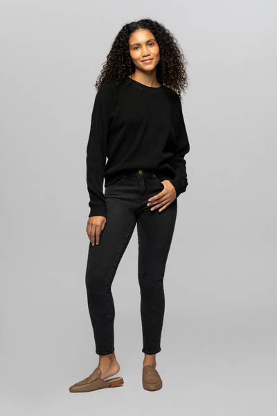 The model is 5'8", 138 lbs and wearing her true size 27R.