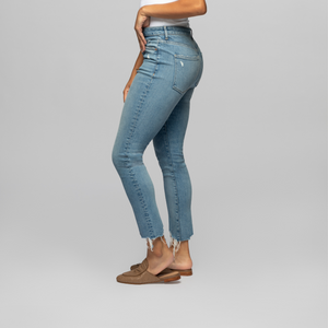 The model is 5'8", 138 lbs and wearing her true size 27R.
