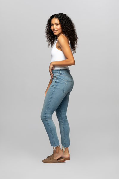 The model is 5'8", 138 lbs and wearing her true size 27R.