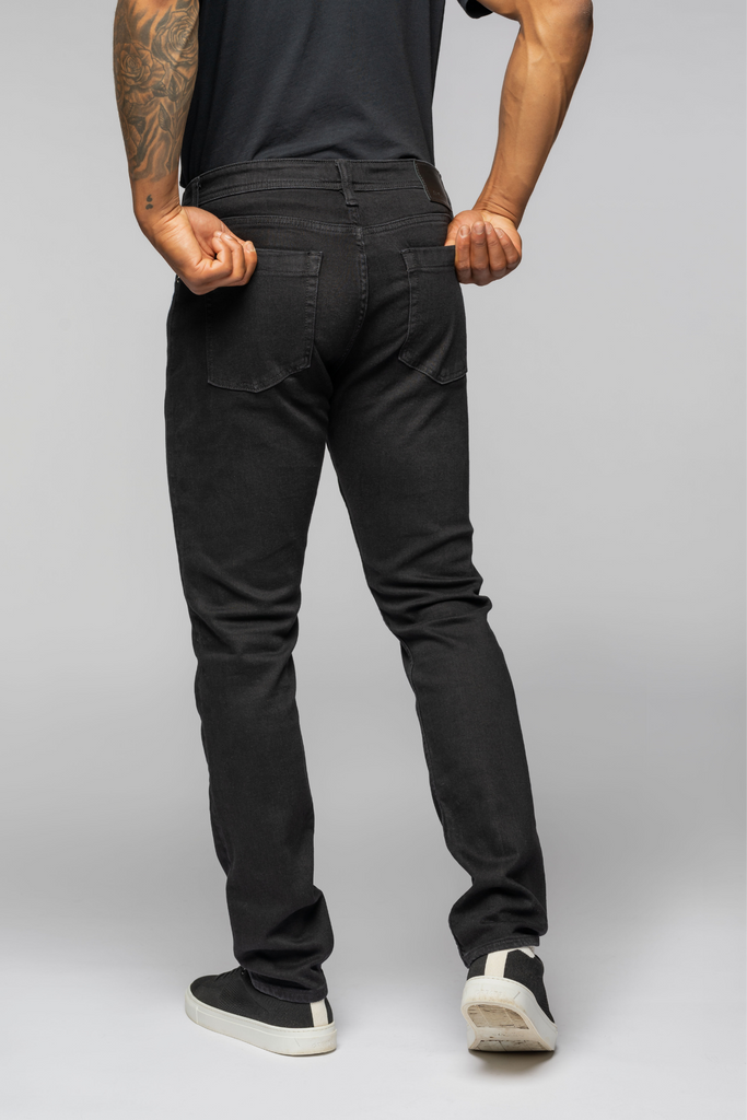 The model is 6'1