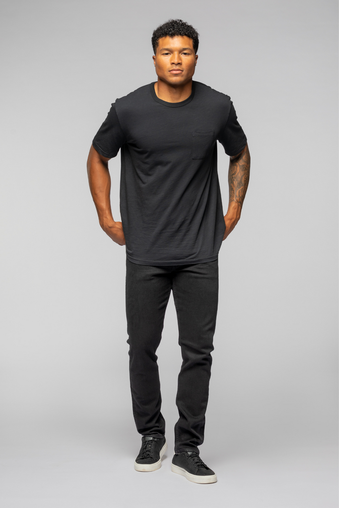 The model is 6'1