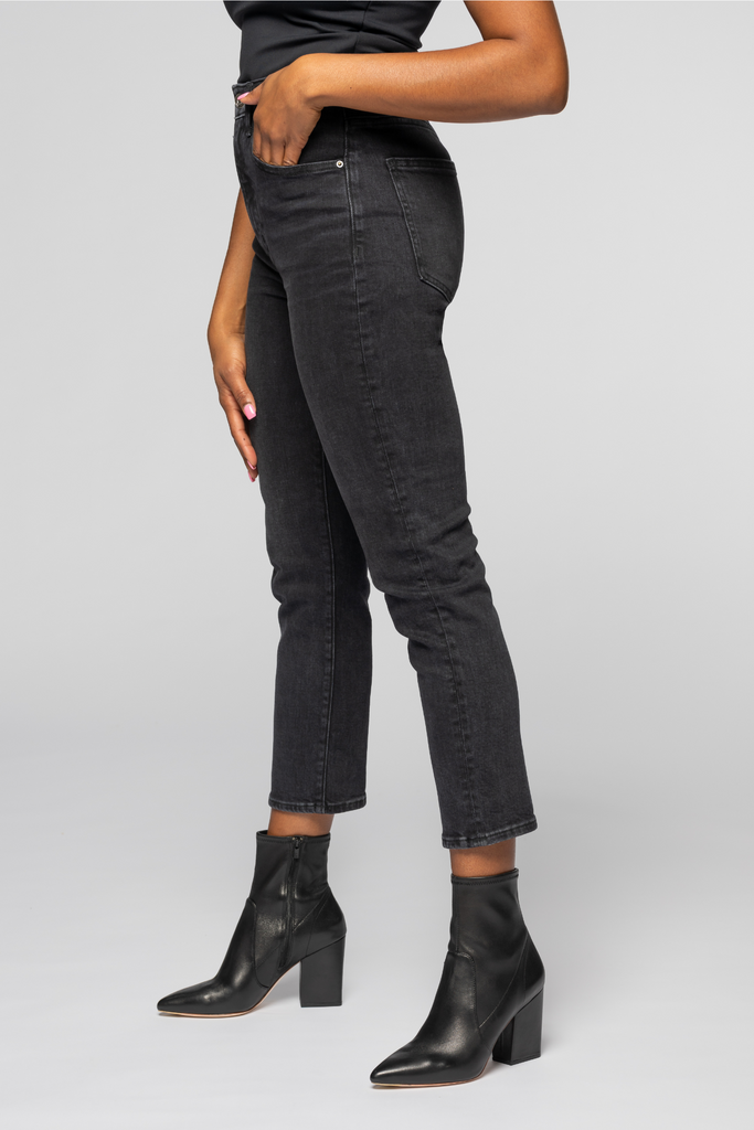 The model is 5'6