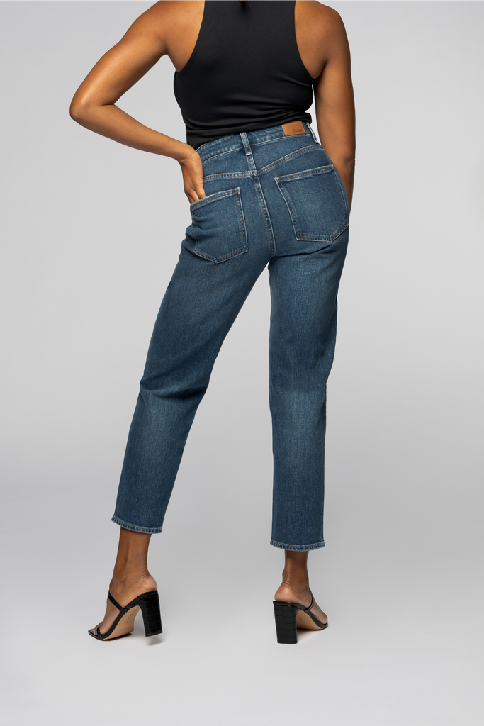 The model is 5'6