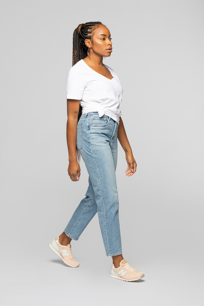 The model is 5'6