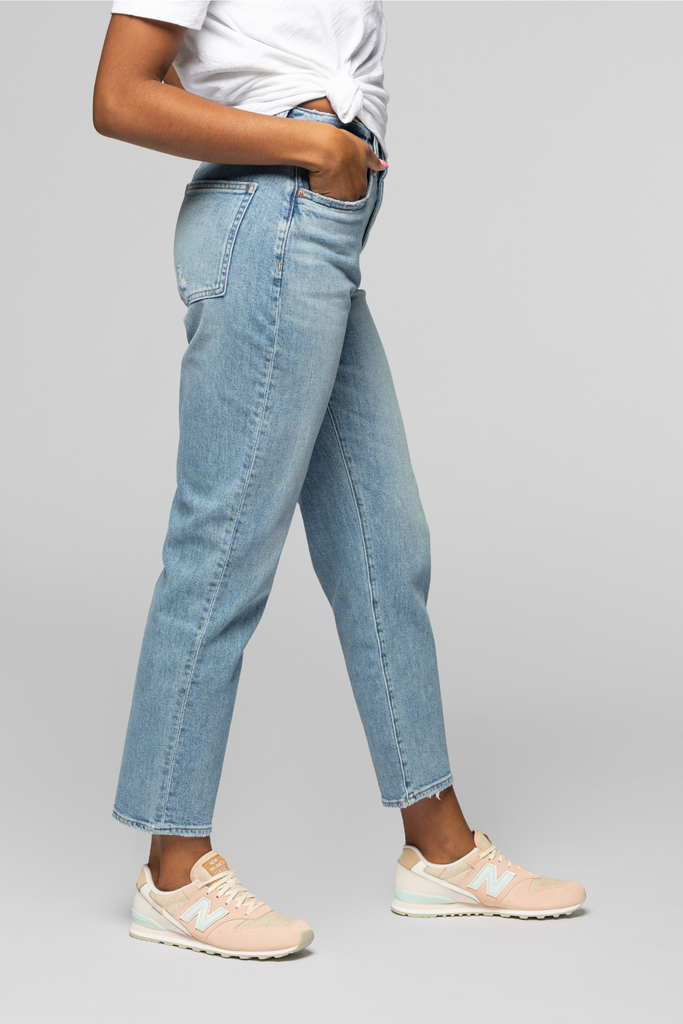 The model is 5'6