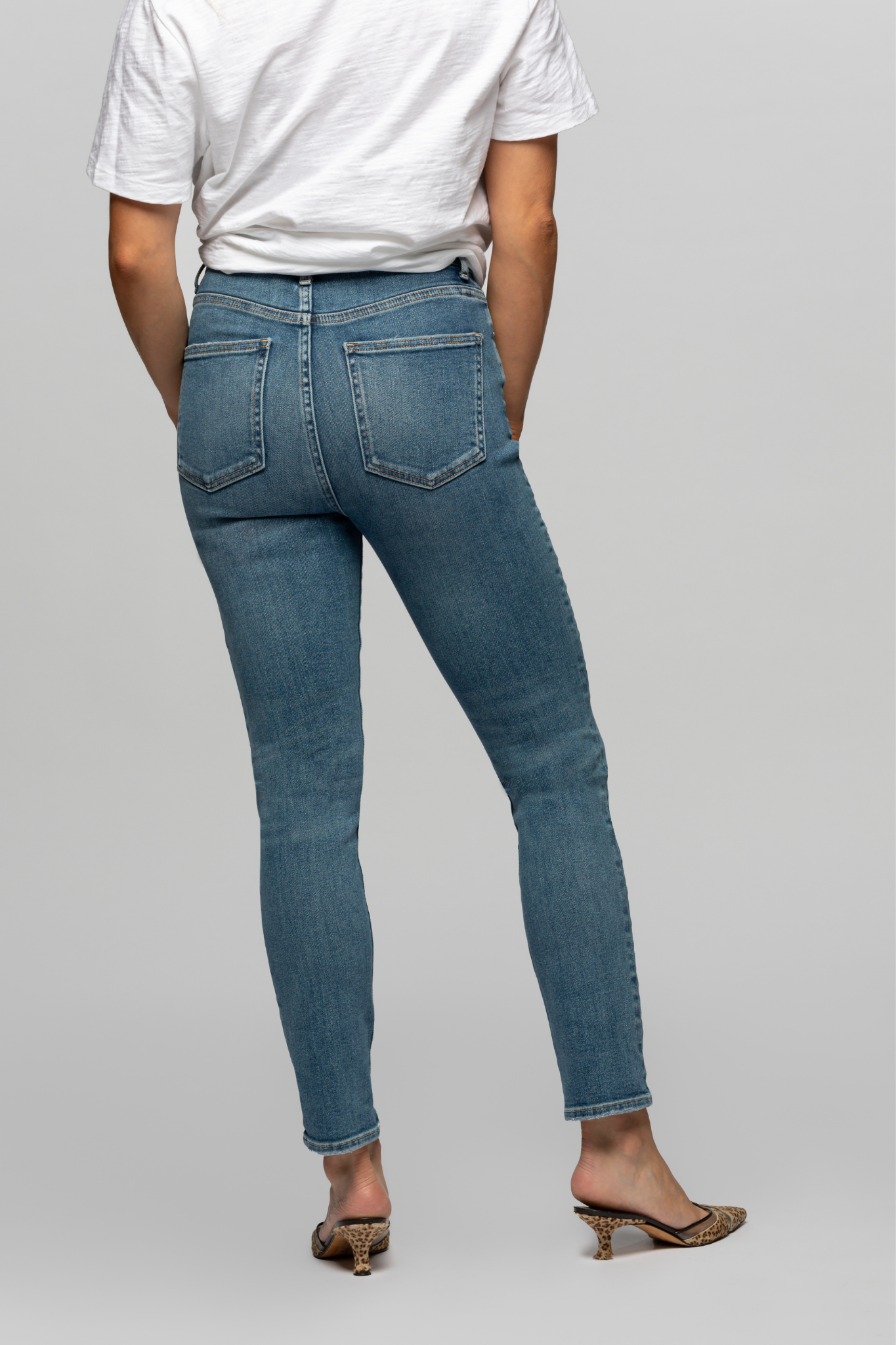 The model is 5'3" and 120 lbs. She sized up and is wearing a 27 for a more relaxed look. 